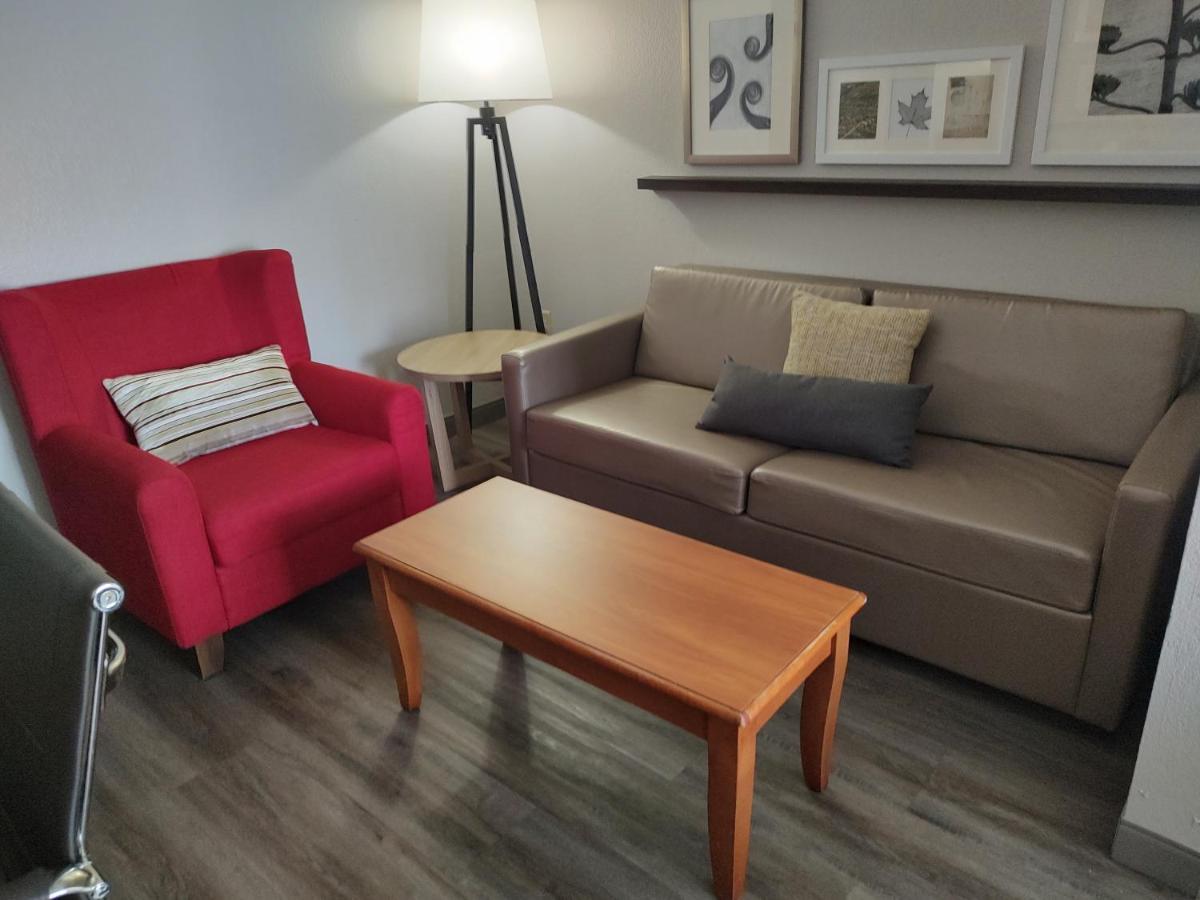 Country & By Radisson, Hinesville, Ga
