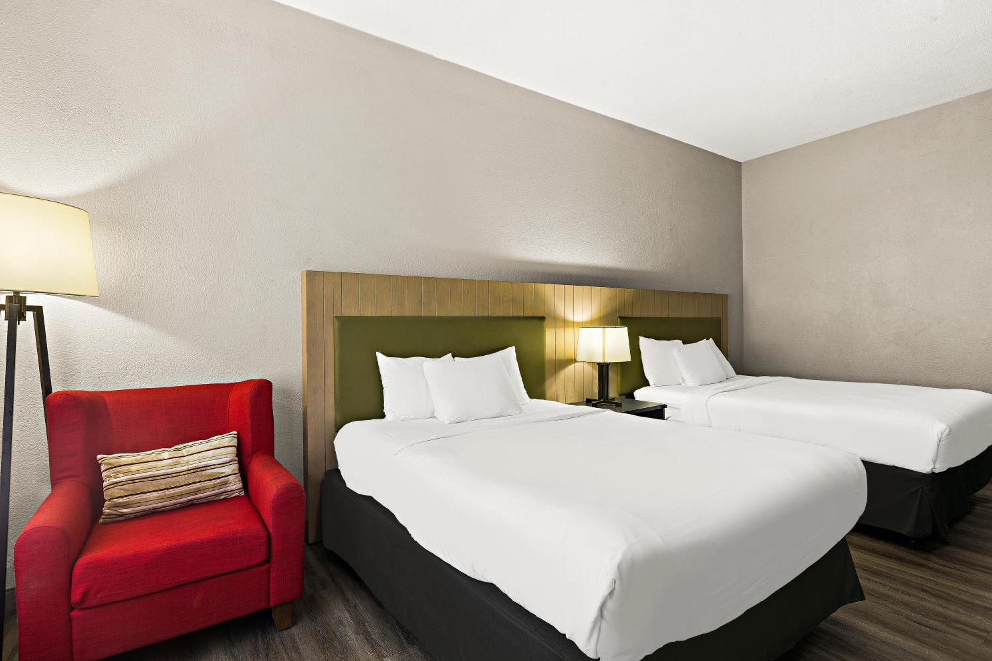 Hotel Country & By Radisson, Hinesville, Ga