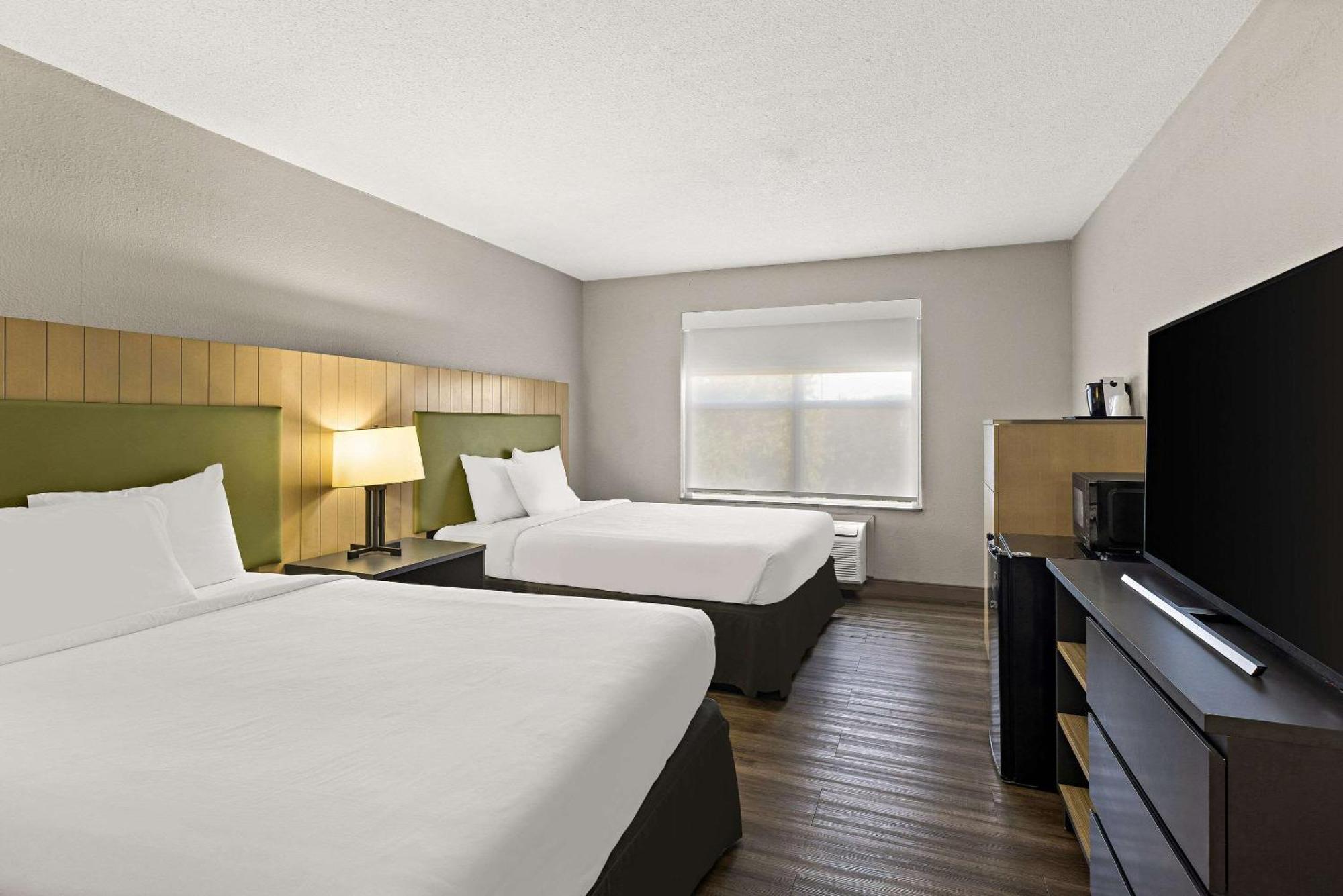 Country & By Radisson, Hinesville, Ga