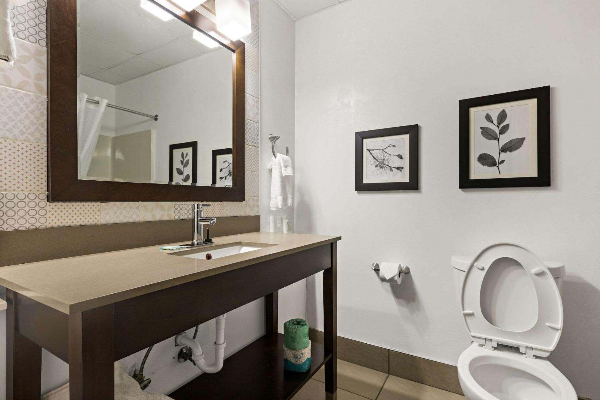 Country & By Radisson, Hinesville, Ga Hinesville