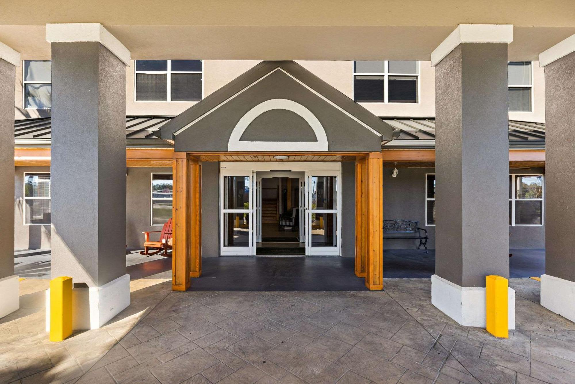 Hotel Country & By Radisson, Hinesville, Ga 3*