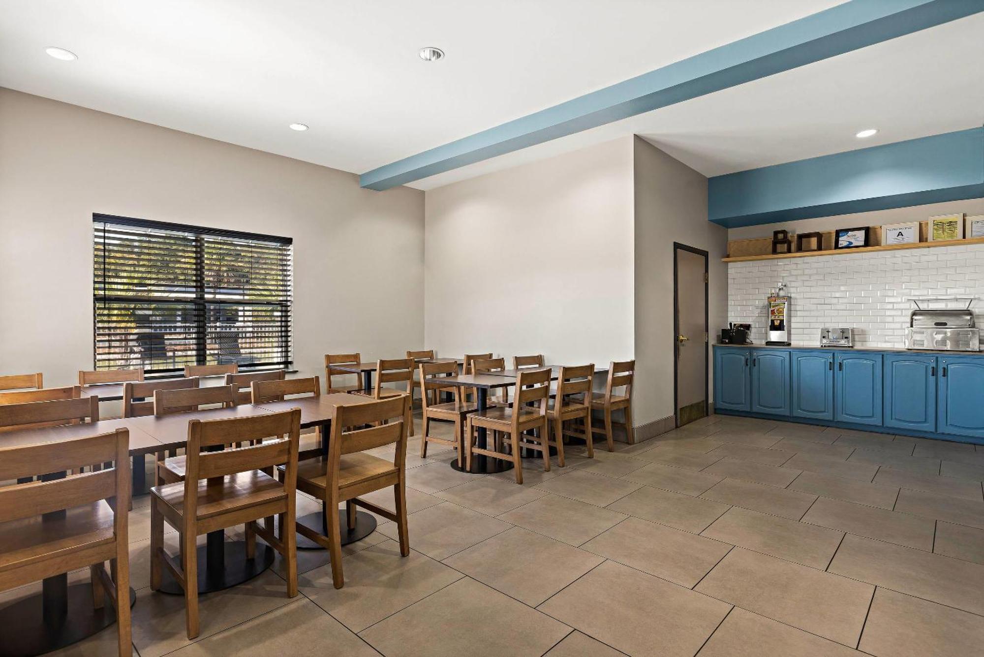Country & By Radisson, Hinesville, Ga 3* Hinesville