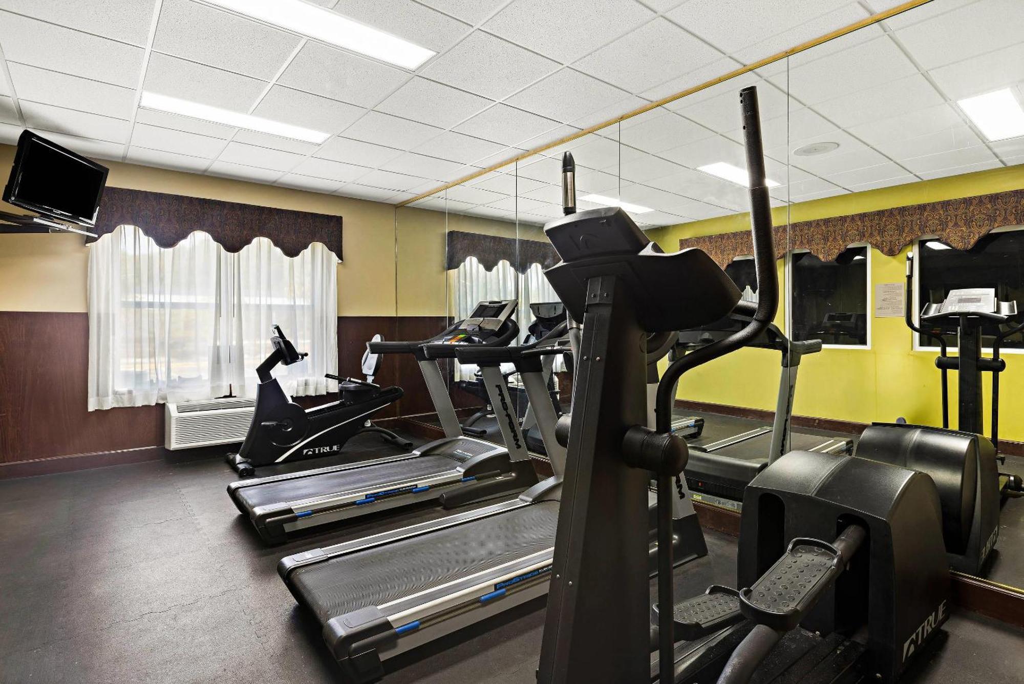 Country & By Radisson, Hinesville, Ga Hotel