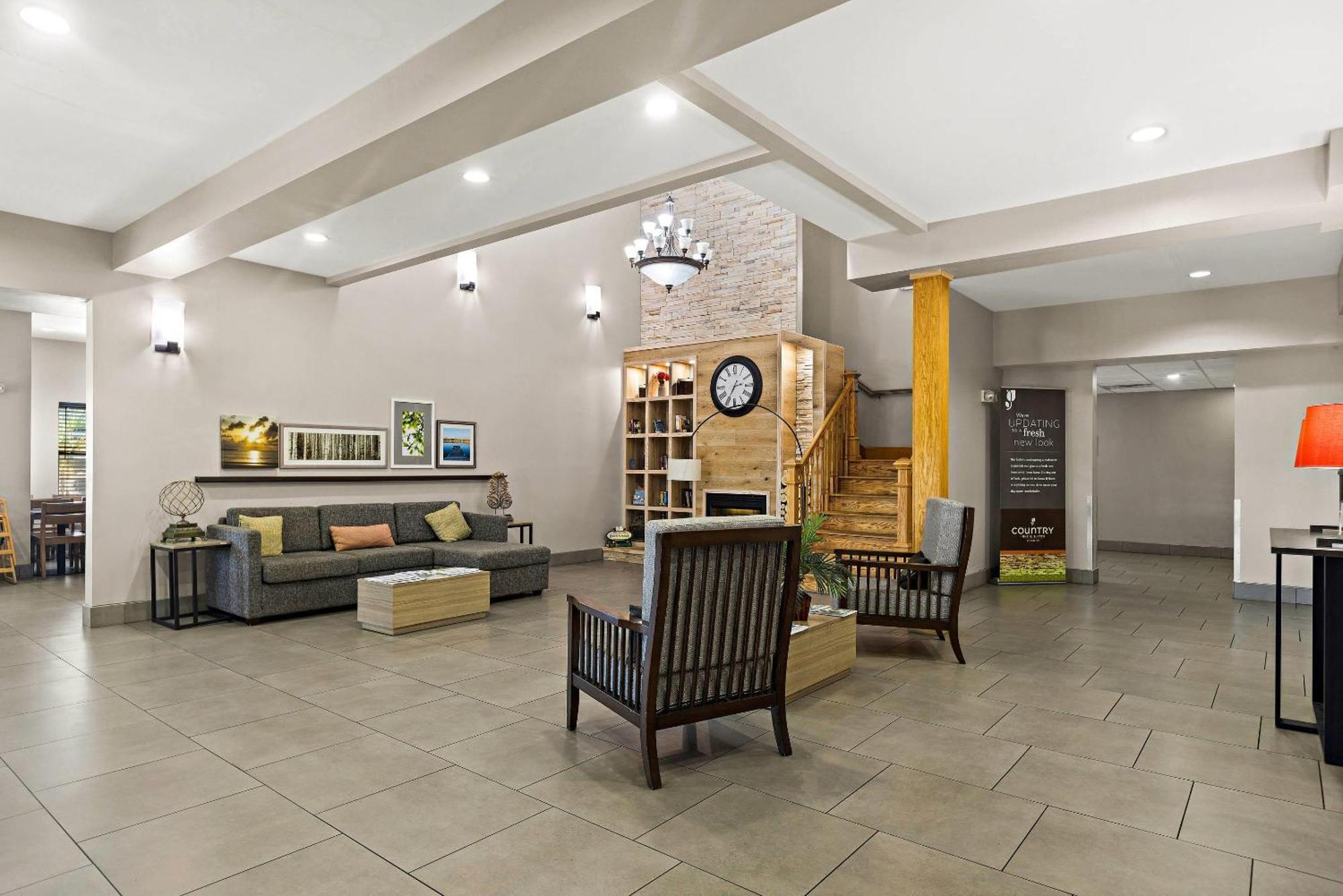 Hotel Country & By Radisson, Hinesville, Ga